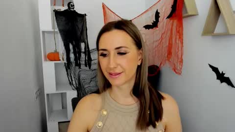 Snapshot of goldenlighte chatting on 10/21/25, 03:29 Olivia online show from 10/21/25, 03:29