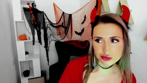 Snapshot of goldenlighte chatting on 10/31/25, 05:08 Olivia online show from 10/31/25, 05:08