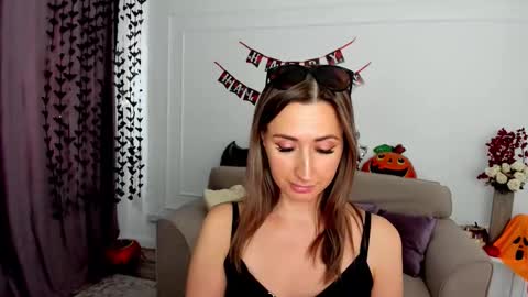 Snapshot of goldenlighte chatting on 11/03/25, 12:06 Olivia online show from 11/03/25, 12:06