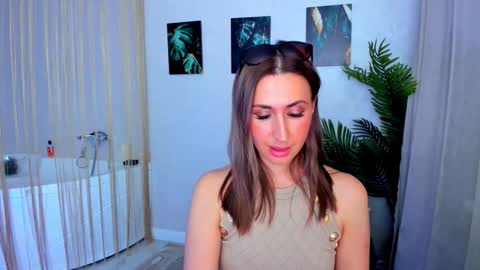 Snapshot of goldenlighte chatting on 11/07/25, 07:36 Olivia online show from 11/07/25, 07:36