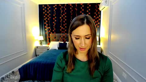 Snapshot of goldenlighte chatting on 11/16/25, 11:49 Olivia online show from 11/16/25, 11:49