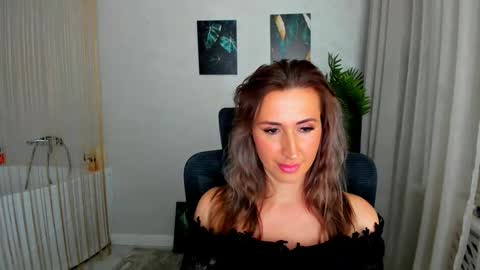 Snapshot of goldenlighte chatting on 11/21/25, 09:57 Olivia online show from 11/21/25, 09:57