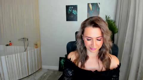 Snapshot of goldenlighte chatting on 11/22/25, 07:35 Olivia online show from 11/22/25, 07:35