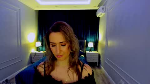 Snapshot of goldenlighte chatting on 11/25/25, 07:36 Olivia online show from 11/25/25, 07:36