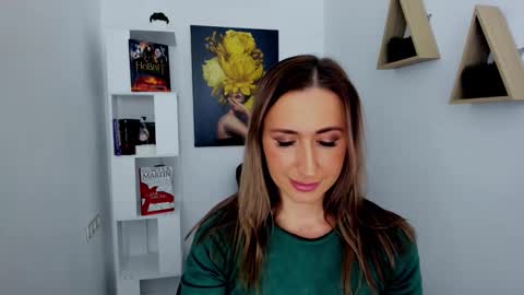 Snapshot of goldenlighte chatting on 11/26/25, 07:48 Olivia online show from 11/26/25, 07:48