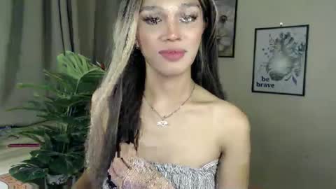 Lily is Gold online show from 03/04/26, 06:58