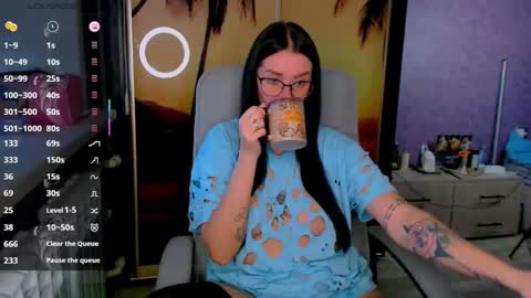 Snapshot of goldenwitchx chatting on 11/06/25, 06:03 Polina online show from 11/06/25, 06:03