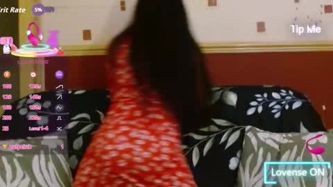 Snapshot of goldgirl89763 chatting on 10/11/25, 12:10 goldgirl89763 online show from 10/11/25, 12:10