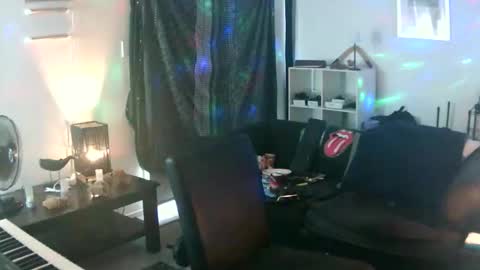 Snapshot of goldyguy011 chatting on 11/13/25, 07:18 goldyguy011 online show from 11/13/25, 07:18