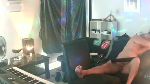 Snapshot of goldyguy011 chatting on 11/16/25, 02:17 goldyguy011 online show from 11/16/25, 02:17