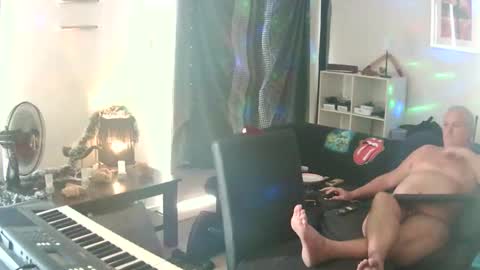 Snapshot of goldyguy011 chatting on 11/24/25, 02:11 goldyguy011 online show from 11/24/25, 02:11