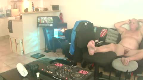 Snapshot of goldyguy011 chatting on 06/24/26, 01:37 goldyguy011 online show from 06/24/26, 01:37