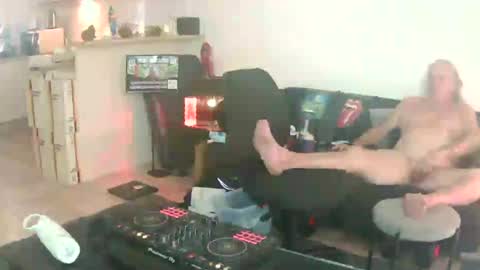 Snapshot of goldyguy011 chatting on 06/26/26, 02:38 goldyguy011 online show from 06/26/26, 02:38