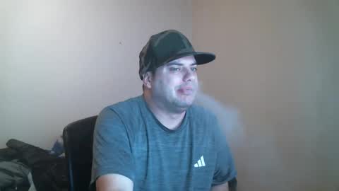 Snapshot of goleafzgo chatting on 12/17/25, 04:18 goleafzgo online show from 12/17/25, 04:18