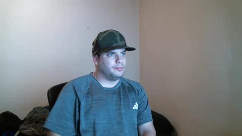 Snapshot of goleafzgo chatting on 12/18/25, 02:17 goleafzgo online show from 12/18/25, 02:17