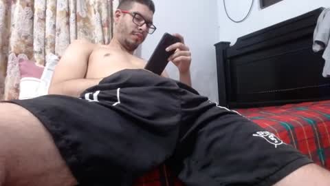Snapshot of gollfather97 chatting on 01/12/25, 06:27 julin Andrs online show from 01/12/25, 06:27