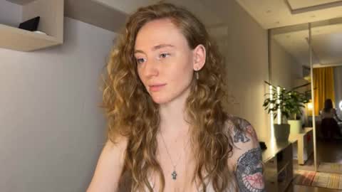 Snapshot of good__choice chatting on 11/16/25, 01:39 Polly online show from 11/16/25, 01:39