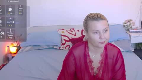 Snapshot of goodluckangel chatting on 01/13/26, 07:35 Elysa online show from 01/13/26, 07:35