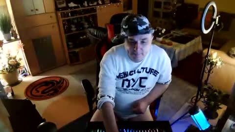 Snapshot of google5001 chatting on 10/02/25, 03:35 google5001 online show from 10/02/25, 03:35