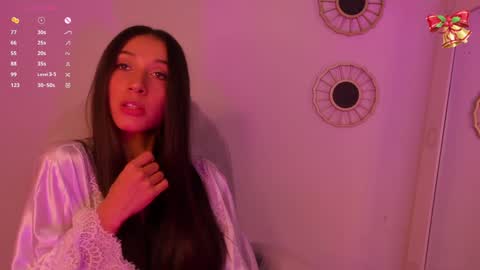 Snapshot of gorgeous_brunette chatting on 12/13/24, 08:51 Rose online show from 12/13/24, 08:51