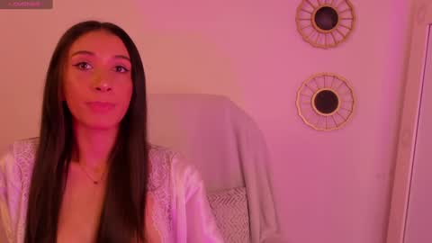 Snapshot of gorgeous_brunette chatting on 01/07/25, 08:52 Rose online show from 01/07/25, 08:52