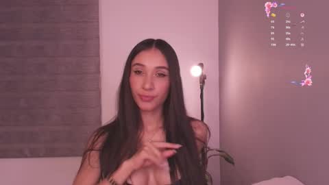 Snapshot of gorgeous_brunette chatting on 05/17/26, 06:11 Rose online show from 05/17/26, 06:11