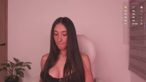 Snapshot of gorgeous_brunette chatting on 06/19/26, 07:45 Rose online show from 06/19/26, 07:45