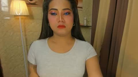 Snapshot of gorgeous_dark_luna chatting on 07/13/26, 05:49 RIANA online show from 07/13/26, 05:49