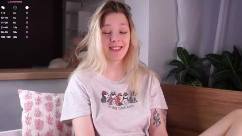 Luna online show from 06/05/26, 02:18