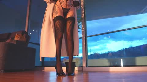 sophie  Special celebration a the beach 300k followers 3011 and 0112   online show from 03/08/25, 11:18