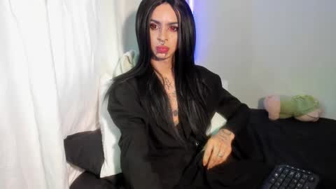 Snapshot of goth_ru chatting on 12/29/24, 10:36 Russ online show from 12/29/24, 10:36