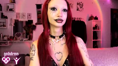 Snapshot of gothdesss chatting on 10/27/25, 02:26 online show from 10/27/25, 02:26