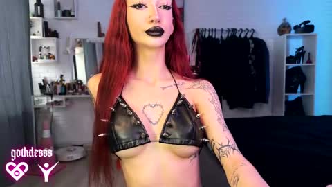 Snapshot of gothdesss chatting on 11/08/25, 06:57 online show from 11/08/25, 06:57