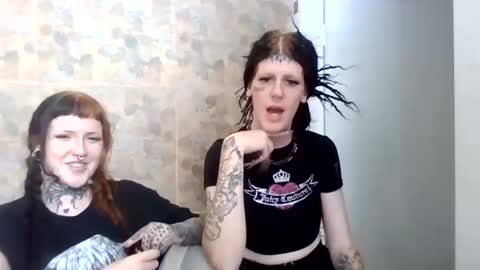 Snapshot of gothdollrubee chatting on 12/18/25, 08:09 gothdollrubee online show from 12/18/25, 08:09