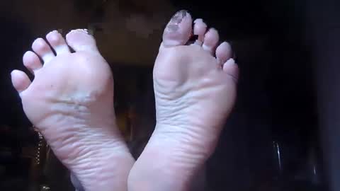 Snapshot of gothicfeetfantasies chatting on 11/21/25, 04:44 Mistress Mommy Godess online show from 11/21/25, 04:44