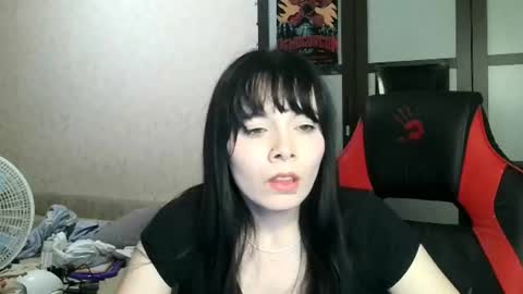 Snapshot of gothickq chatting on 06/17/26, 06:42 gothickq online show from 06/17/26, 06:42