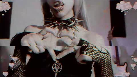 Snapshot of gothicute chatting on 05/25/26, 07:25 online show from 05/25/26, 07:25