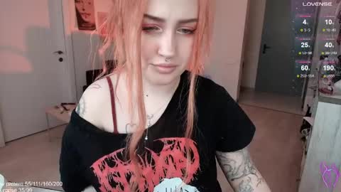 Snapshot of gothkittys chatting on 04/28/26, 02:11 traumfrau Kira angel face devil eyes I SELL A LOT VIDEO IN GALLERY online show from 04/28/26, 02:11