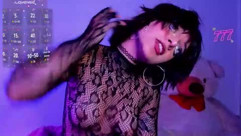 Violet online show from 06/03/26, 11:43