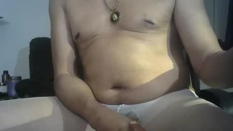 Snapshot of gr8peephole chatting on 12/19/25, 11:01 gr8peephole online show from 12/19/25, 11:01