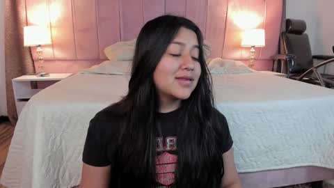 Snapshot of grace77_ chatting on 01/20/25, 11:24 Grace online show from 01/20/25, 11:24