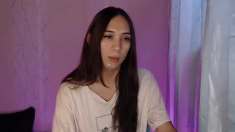 HoneyGrace online show from 11/17/25, 04:18