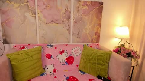 Snapshot of gracieave chatting on 11/18/25, 01:22 gracieave online show from 11/18/25, 01:22