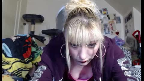 gracielynne1989 online show from 04/22/26, 06:53
