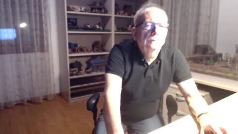 Snapshot of grandpach chatting on 02/21/25, 07:01 grandpach online show from 02/21/25, 07:01