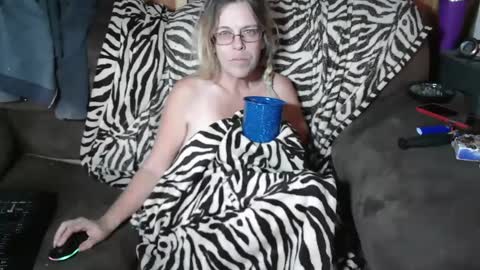 Snapshot of granny_low chatting on 12/03/24, 08:50 Granny Low online show from 12/03/24, 08:50