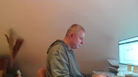 grau197077 online show from 02/13/26, 10:44