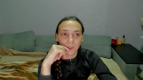 Snapshot of gravitation777 chatting on 12/22/25, 01:41 Anna online show from 12/22/25, 01:41