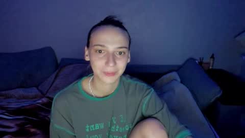 Snapshot of gravitation777 chatting on 12/23/25, 11:08 Anna online show from 12/23/25, 11:08