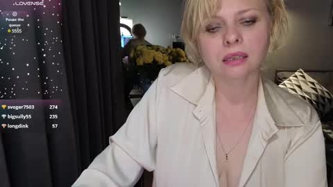 Snapshot of gray_swann chatting on 02/19/25, 03:49 Ray online show from 02/19/25, 03:49